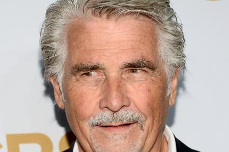 Großes Pech hatte 1983 James Brolin (75). Er hatte sich für die Dreharbeiten zu 