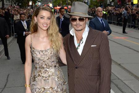 Wenn Johnny Depp und Amber Heard gemeinsam aus dem Haus gehen, dann nur in aufeinander abgestimmter Robe. Zum Filmfestival i...