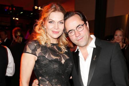 Das Star-Paar aus dem Osten heißt Anna Loos (44, Brandenburg an der Havel), Schauspielerin und Silly-Frontfrau, und Jan Jose...