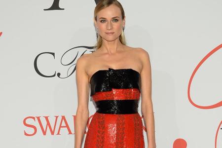 In diesem atemberaubenden Kleid von Prabal Gurung erschien Kruger im Juni auf den CFDA Fashion Awards in New York. Auch heut...