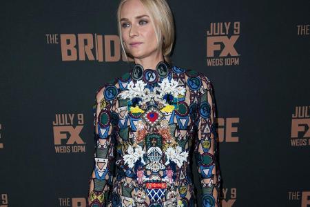 Etwas farbenfroher und gemustert hatte sie sich bei der Premiere ihrer TV-Serie 