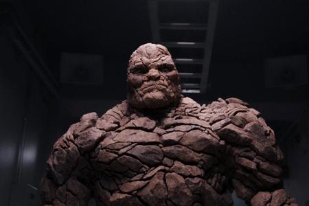 Die Rolle des Ben Grimm wurde mit Jamie Bell besetzt. Er besitzt einen versteinerten Körper mit übermenschlicher Stärke und ...