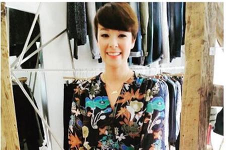 Moderatorin Nela Lee (35) ist bekannt für ihr modisches Gespür. Mit ihrem langen Kleid im asiatischen Tropical-Look zeigt si...