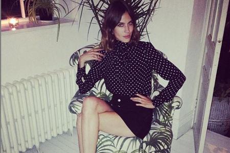 It-Girl Alexa Chung (31) trägt lieber schwarz. Trotzdem will sie in Sachen Trends nicht von den anderen Stars abgehängt werd...