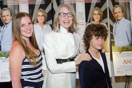 Sowohl Tochter Dexter als auch Sohn Duke sind von Schauspielerin Diane Keaton (69) adoptiert worden. Dexter kam 1996 in die ...