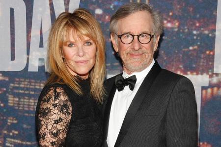 Steven Spielberg (68) und seine Frau Kate Capshaw (61) haben fünf gemeinsame Kinder, sowie jeweils eines aus erster Ehe. Zwe...