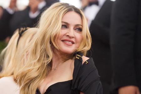 Neben ihren beiden leiblichen Kindern Lourdes (18) und Rocco (14) hat es Superstar Madonna (56) zwei weiteren Kindern ermögl...