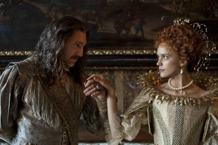 Die Kostüme des Films sind inspiriert von der ersten Epoche des Barock, aus der auch die literarische Vorlage 