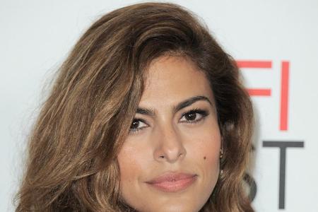 Die exotische Schönheit Eva Mendes (41) ist nicht nur Schauspielerin, sondern auch gefragtes Model. Sie drehte schon Werbesp...