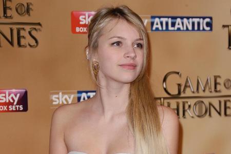 Ein unschönes Schicksal erlitt auch Myrcella (Nell Tiger Free), die Tochter von Jamie (Nikolaj Coster-Waldau). Sie wurde auf...