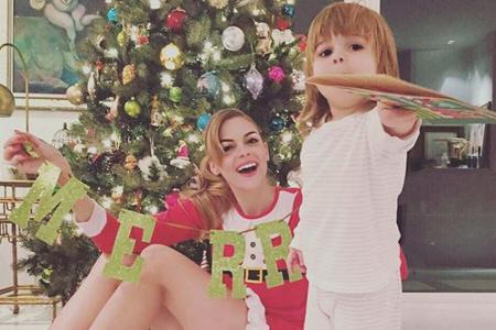 Auch die Stars freuen sich auf die Feiertage. Darunter Schauspielerin Jaime King. Merry Christmas vom 