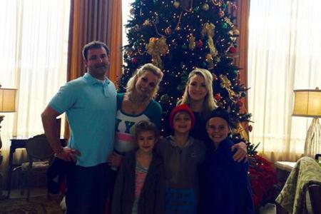 Auch Britney Spears ist schon in Weihnachtsstimmung. Sie und ihre Familie wünschen 