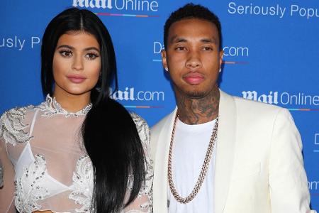 Wie die Beziehung zwischen Kylie Jenner (18) und Tyga (25) ans Licht kam? Jenners Schwager, Kanye West (38), sei Dank! Der R...
