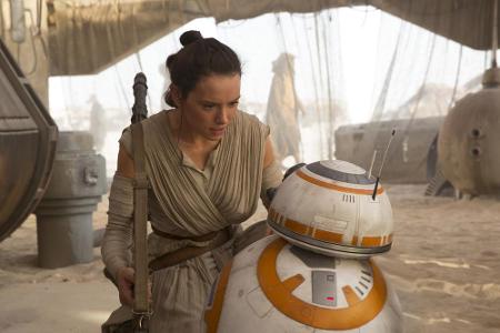Und zu Rey gehört ein weiterer neuer Fan-Liebling: der kleine Droide BB-8. Ihm soll angeblich eine bedeutende Rolle zukommen...