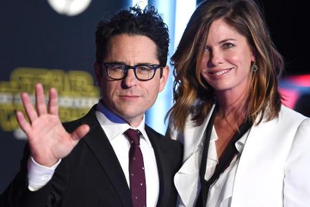 Am aufregendsten war der Abend wohl für ihn: Regisseur J. J. Abrams, der seine Ehefrau Katie McGrath an seiner Seite hatte.