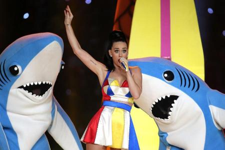 Anfang 2015 performte Katy Perry während der Halbzeitpause des American-Football-Finales. Die Show wurde vom Publikum gefeie...
