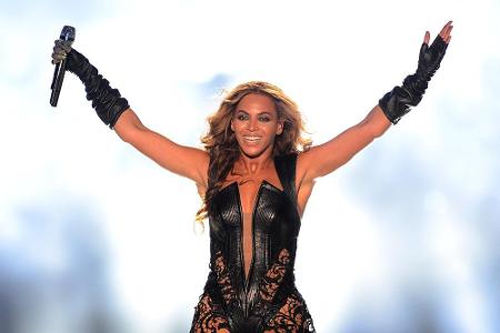 Mit Beyoncé trat 2013 eine weitere Grande Dame der Musikszene bei dem Sportevent auf. Laut US-Medienberichten gibt es Gerüch...