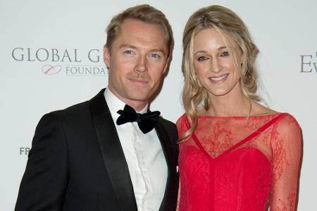 Zweite Ehe für Ronan Keating (38): Der Sänger steckte seiner Liebsten Storm im August den Ehering an. Neben seinen Boyzone-B...