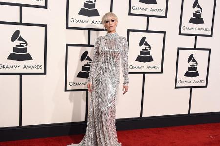 Ebenfalls im Februar standen die Grammys an: Rita Ora trug bei der Gala ein Glitzerkleid von Prada.