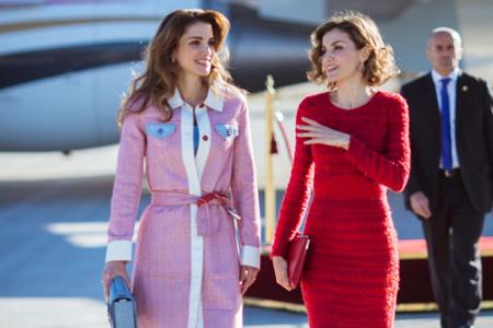 Königin Letizia von Spanien (r.) begeisterte die Presse beim Staatsbesuch des jordanischen Königspaares in Felipe Varela.