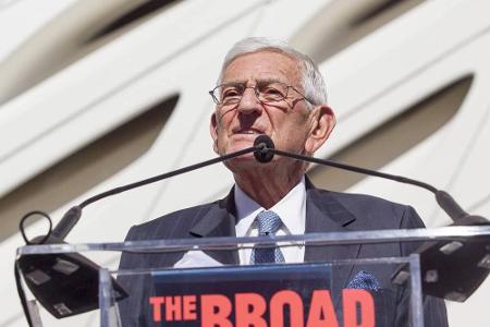 Kunstmäzen Eli Broad (82) spendete allein im Jahre 2012 einen Betrag von 376 Mio. Dollar an verschiedene Organisationen. All...