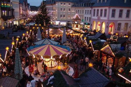 Der Trierer Weihnachtsmarkt lockt jedes Jahr Tausende Besucher aus der ganzen Welt an. Die meisten wollen den original Mosel...