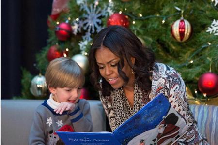 Auch First Lady Michelle Obama (51) scheint sich anderen Dingen zu widmen als dem Kauf von Geschenken. Dafür ist sie als Wei...