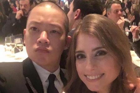 Cathy Hummels (27) stimmte sich weniger mit Thai-Essen auf das Fest der Liebe ein, dafür aber in asiatischer Gesellschaft. D...