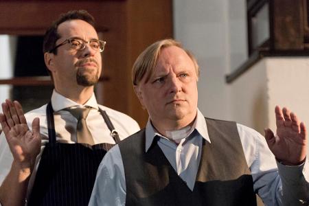 Ein Traumpaar? Kommissar Frank Thiel (Axel Prahl, r.) und Prof. Boerne (Jan Josef Liefers, l.) haben sich für den reichen Er... Ein Traumpaar? Kommissar Frank Thiel (Axel Prahl, r.) und Prof. Boerne (Jan Josef Liefers, l.) haben sich für den reichen Er...