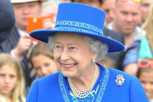 Die Queen besucht erstmals ihre Ur-Enkelin Charlotte