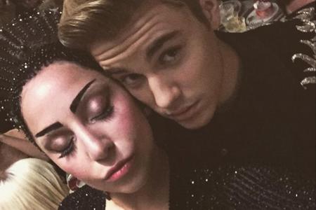 Justin Bieber kuschelt mit Lady Gaga