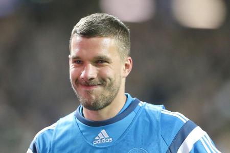Lukas Podolski tritt gegen Elton bei 