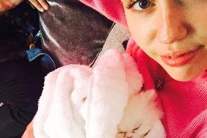Miley Cyrus präsentiert tierisch süßes Familienmitglied