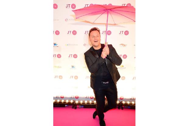 Guido Maria Kretschmer kennt sich aus mit den Frauen. Zumindest was ihr Styling betrifft. Und so war er am Donnerstagabend i... Guido Maria Kretschmer kennt sich aus mit den Frauen. Zumindest was ihr Styling betrifft. Und so war er am Donnerstagabend i...