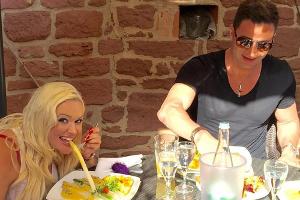 Daniela Katzenberger lässt es sich schmecken