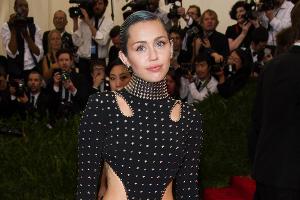 Miley Cyrus: Beziehungen mit Frauen?