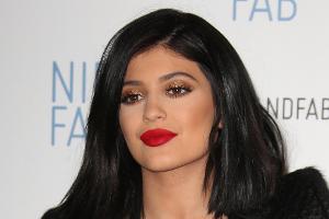Diese roten Lippen sind nicht echt: Kylie Jenner hat nachhelfen lassen