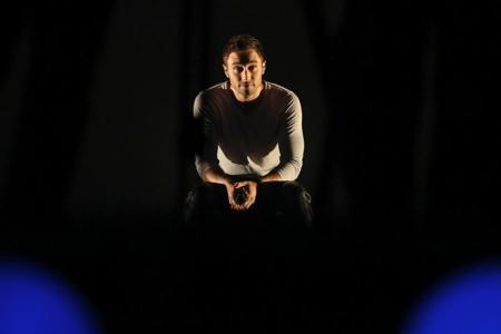 Måns Zelmerlöw am Donnerstag Sekunden vor seinem Auftritt beim zweiten ESC-Halbfinale Måns Zelmerlöw am Donnerstag Sekunden vor seinem Auftritt beim zweiten ESC-Halbfinale