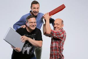 "Wer weiß denn sowas?": Elton und Bernhard Hoëcker im Wissenskampf