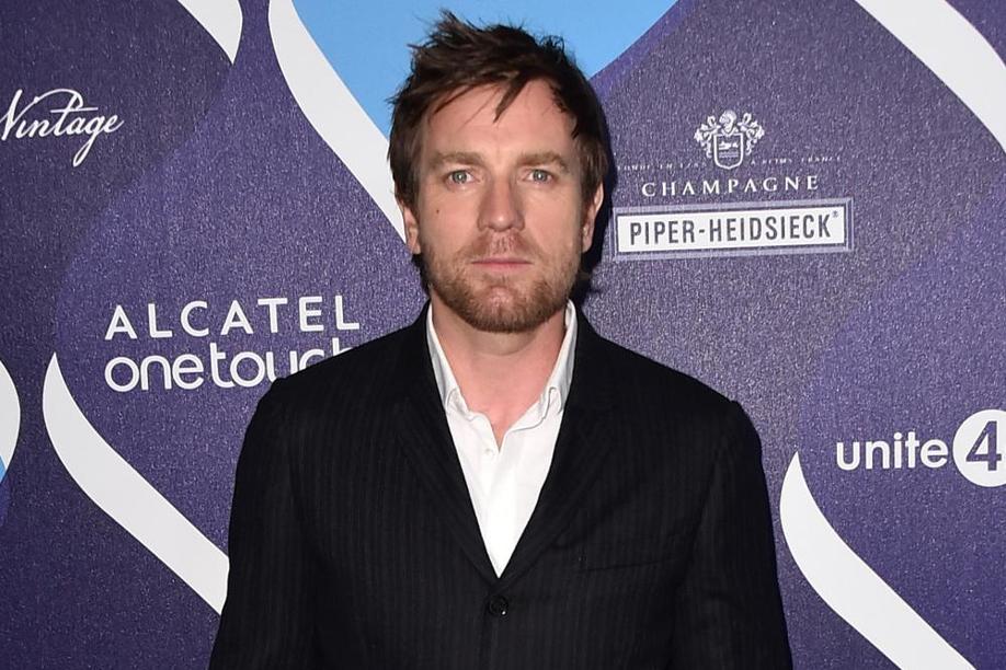 Ewan McGregor im MusikVideo von Catfish and the Bottleman