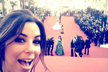 Eva Longoria teilt ihre Bomben-Aussicht auf den roten Teppich in Cannes