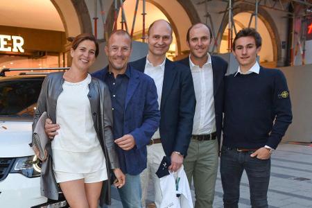Marie-Jeanette Ferch und Ehemann Heino zusammen mit Land Rover Marketingdirektor Christian Uhrig und den Polo-Team-Mitgliede... Marie-Jeanette Ferch und Ehemann Heino zusammen mit Land Rover Marketingdirektor Christian Uhrig und den Polo-Team-Mitgliede...