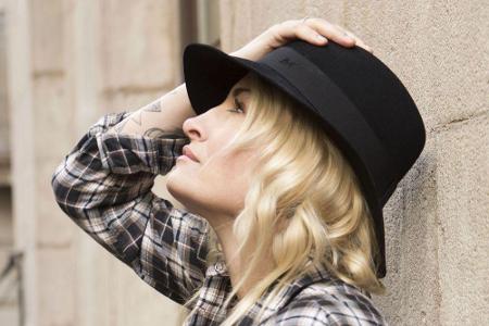 Der Blick geht nach oben: Sarah Connor singt sich in den Album-Charts an die Spitze Der Blick geht nach oben: Sarah Connor singt sich in den Album-Charts an die Spitze