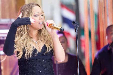 ...reihenweise die Tränen. Und auch schon davor soll Mariah Carey etwas fahrig gewirkt haben. Als sie ihren Weihnachtsklassi...
