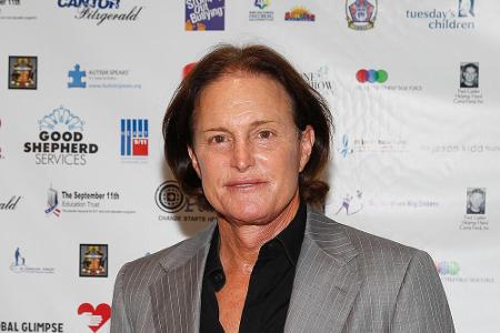 Bruce Jenner wird von seinem tragischen Autounfall weiterhin verfolgt Bruce Jenner wird von seinem tragischen Autounfall weiterhin verfolgt