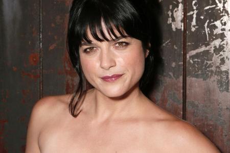 Selma Blair sieht Kris Jenner in jungen Jahren verblüffend ähnlich Selma Blair sieht Kris Jenner in jungen Jahren verblüffend ähnlich