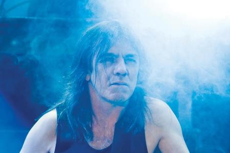 AC/DC-Gitarrist Malcolm Young musste die Band wegen seiner Demenzerkrankung verlassen AC/DC-Gitarrist Malcolm Young musste die Band wegen seiner Demenzerkrankung verlassen