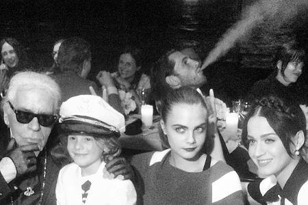 01 Karl Lagerfeld cara httpsinstagram.comcaradelevingne 11085166_428881290614377_1034655185_n.jpg