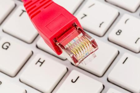 Die Wahl der sinnvollsten Internet-Technologie will wohl überlegt sein Die Wahl der sinnvollsten Internet-Technologie will wohl überlegt sein