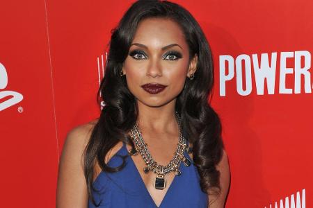 Logan Browning weiß sich bei der Logan Browning weiß sich bei der